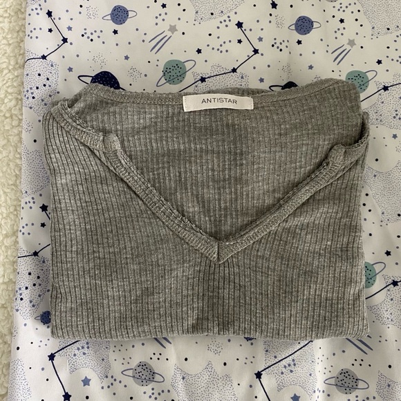 ANITSTAR Light Gray Top - Picture 4 of 4